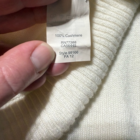 VTG J. Crew 100% Italian Cashmere Turtleneck Sweater Size Medium. Style# 99166. - Picture 5 of 6